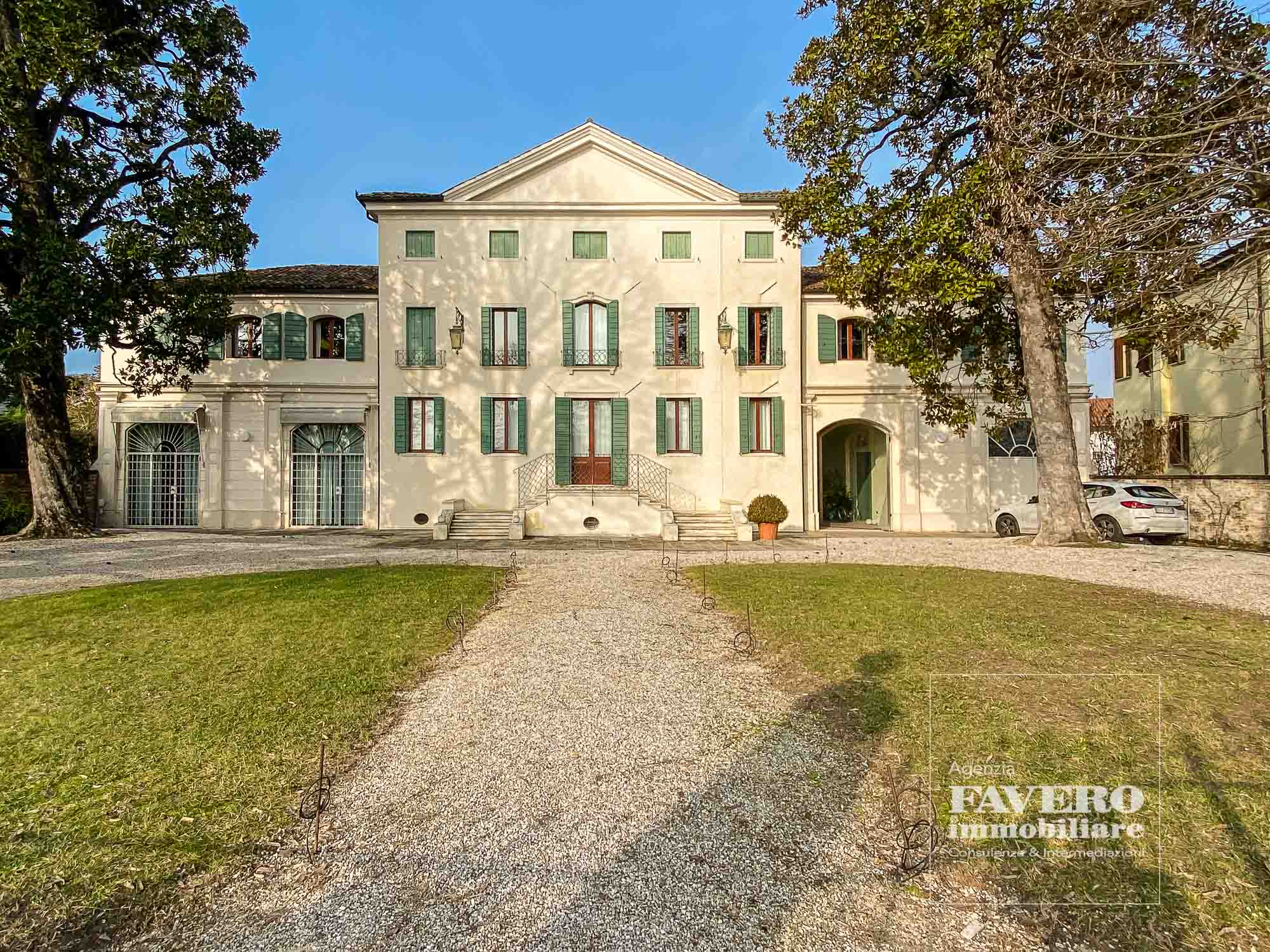 DOLO Elegante Villa veneta con circa 5.000mq di parco in centro paese